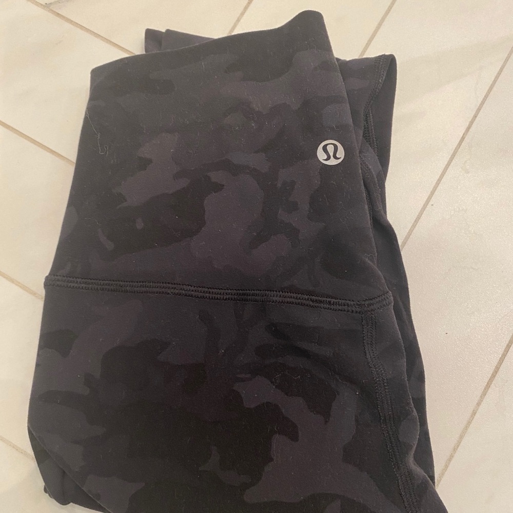 Like new Lululemon Align size 4 black camo legging
